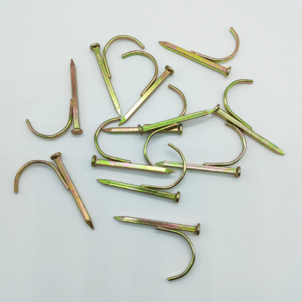 Pipe hook nails
